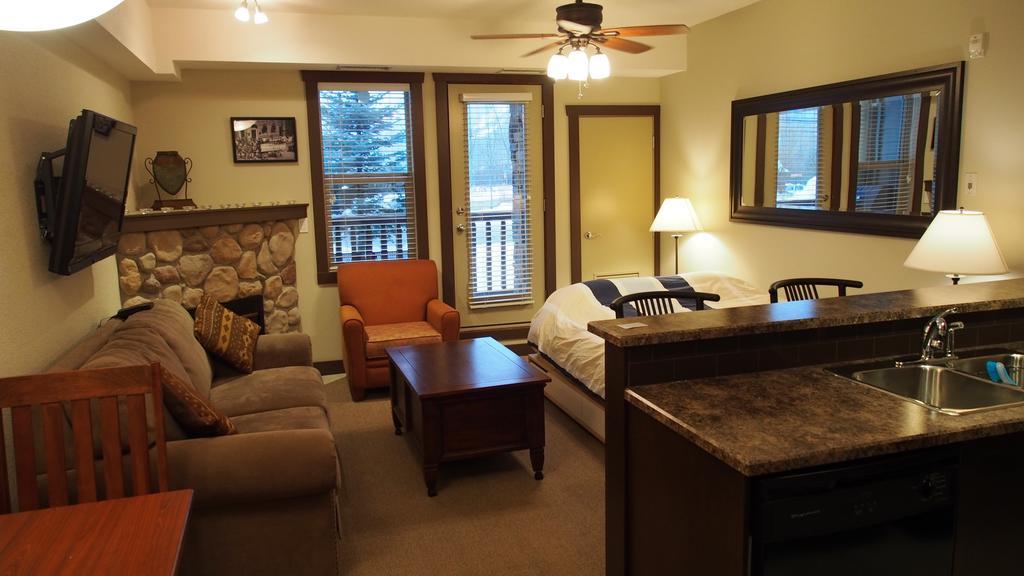 Silver Rock Condominiums By Fernie Central Reservations Camera foto